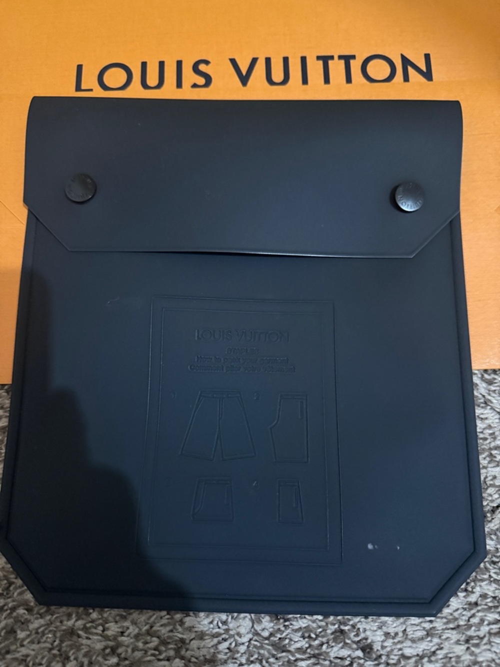 Louis Vuitton Black Rubberized Men’s Pouch - Picture 2 of 5